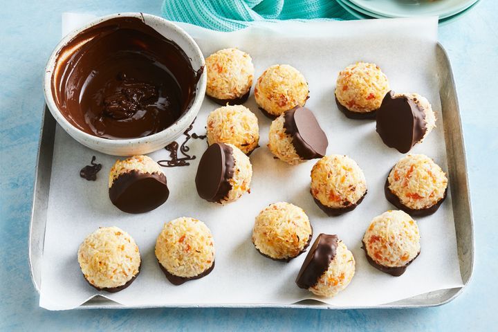 4-ingredient-apricot-macaroons-159137-2