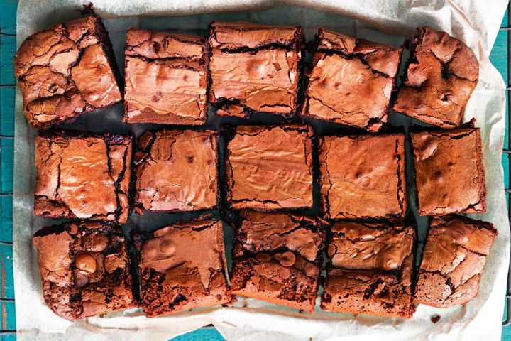 4-ingredient-raspberry-hazelnut-brownies-104019-1