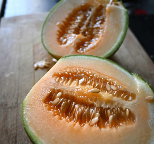 Cantaloupe-is-a-vitamin-C-rich-food