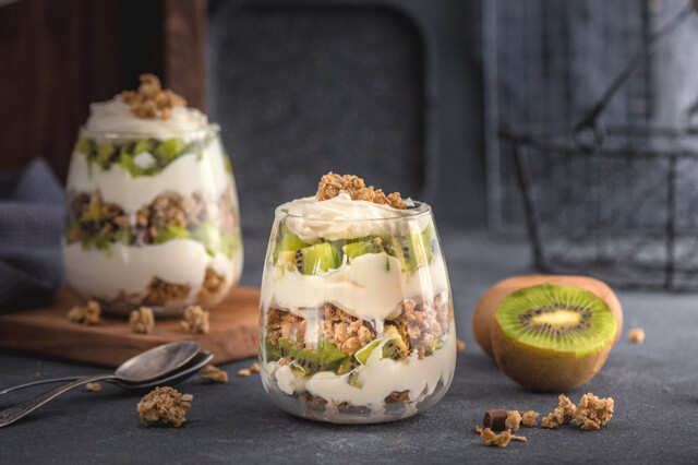 Ways-to-Add-Kiwi-Fruit-To-Diet-Make-a-Kiwi-Dessert-1