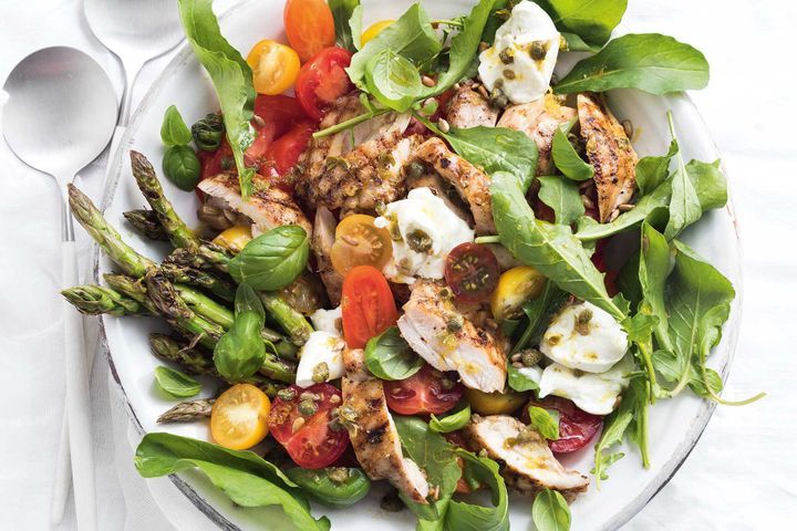 caprese-salad-with-lemon-and-caper-grilled-chicken-134300-1