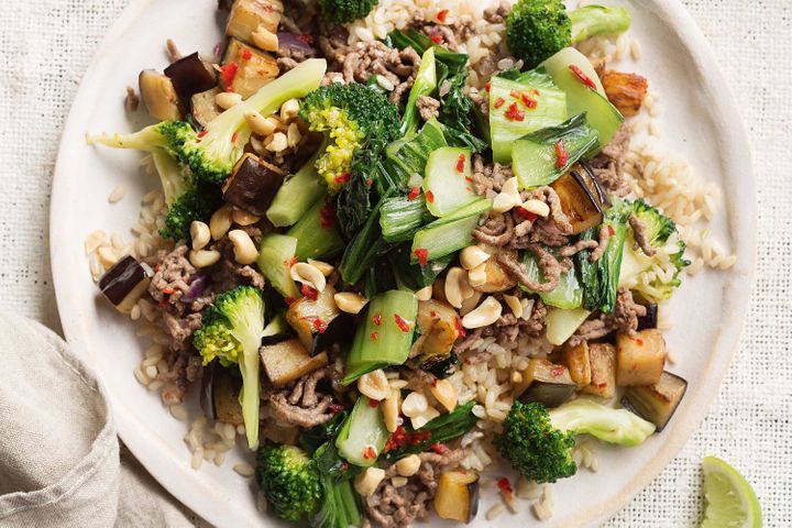 chilli-beef-stir-fry-with-broccoli-and-peanuts-108202-1