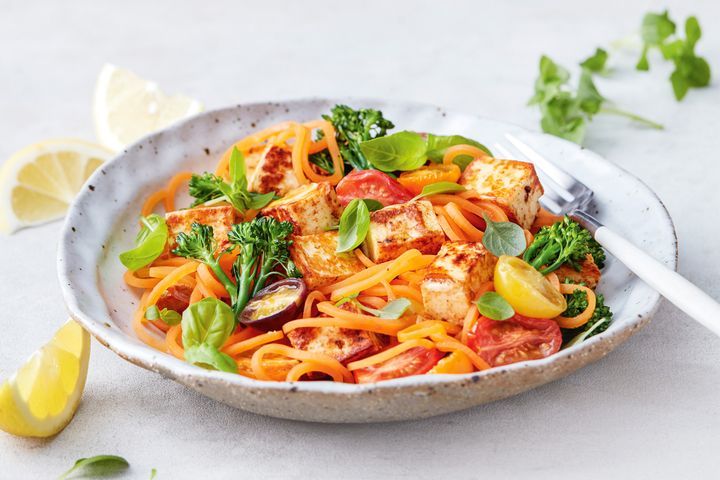 haloumi-bacon-and-broccolini-with-sweet-potato-noodles-141412-1