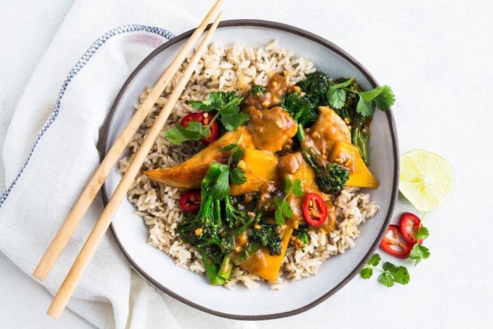 healthier-chicken-satay-stir-fry-140926-2