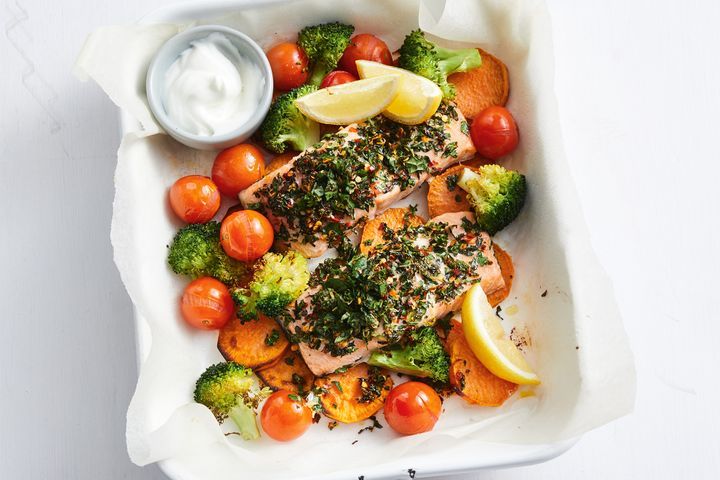 healthy-chilli-herb-salmon-tray-bake-153699-2