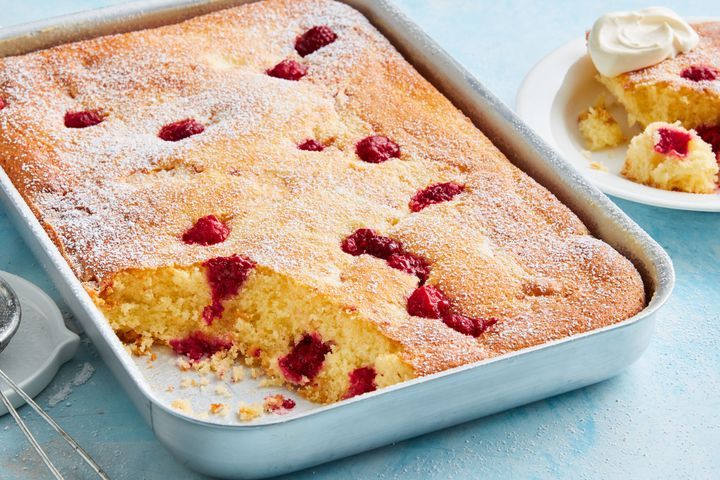 raspberry-and-white-chocolate-tray-cake-171929-2