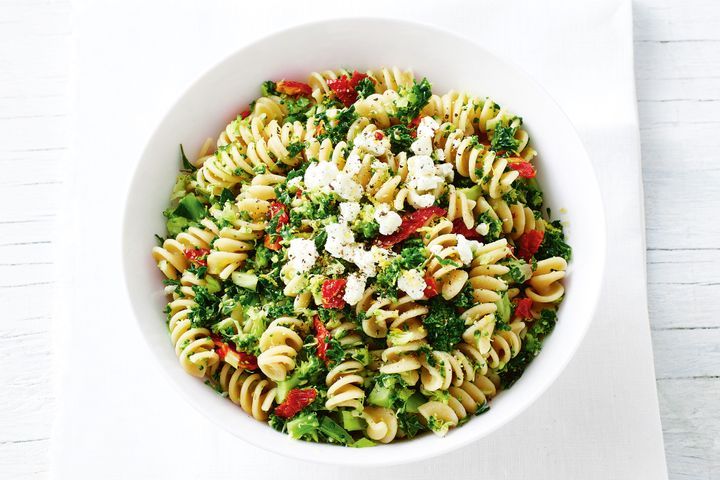 wholemeal_pasta_with_broccoli_chilli_kale-pesto-119236-1