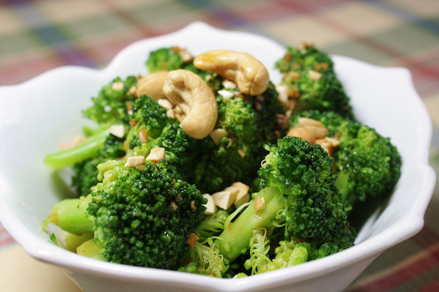 Broccoli with Garlic Butter and Cashews Recipe