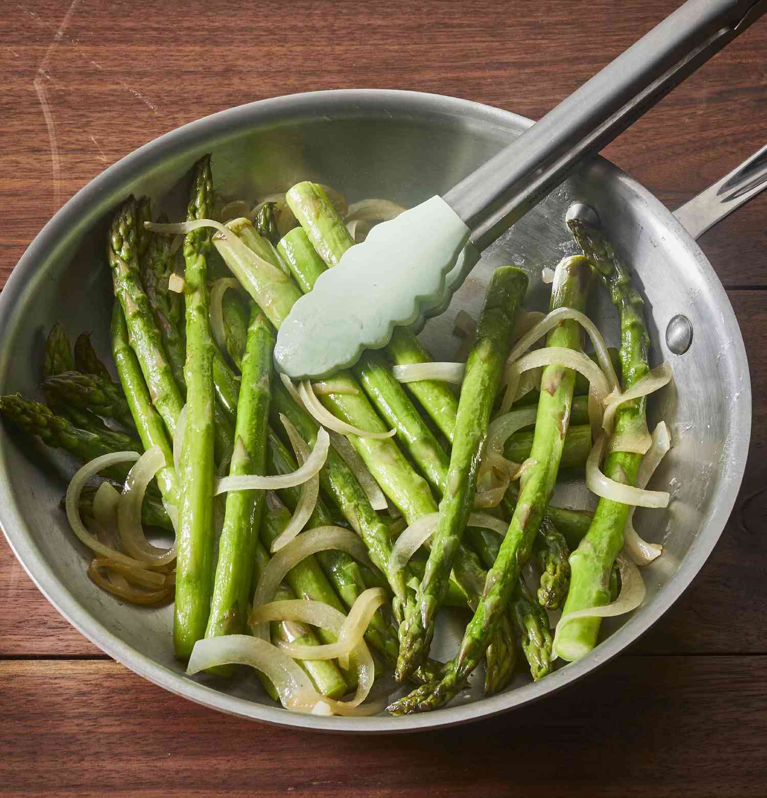 Pan-Fried Asparagus with Onions Recipe