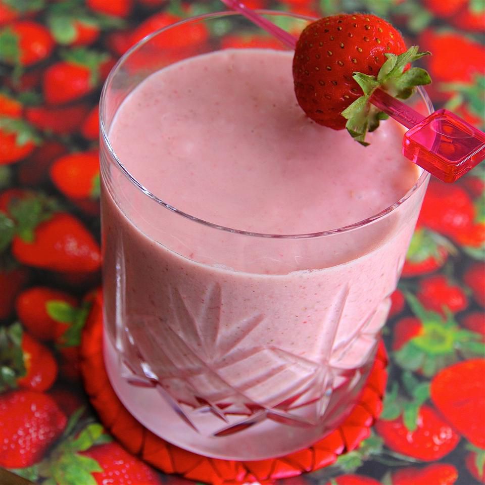 Quick Strawberry Oatmeal Breakfast Smoothie Recipe