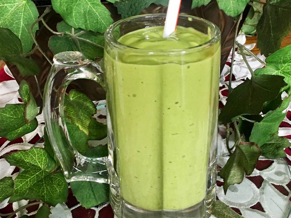 Banana, Avocado, and Spinach Smoothie Recipe