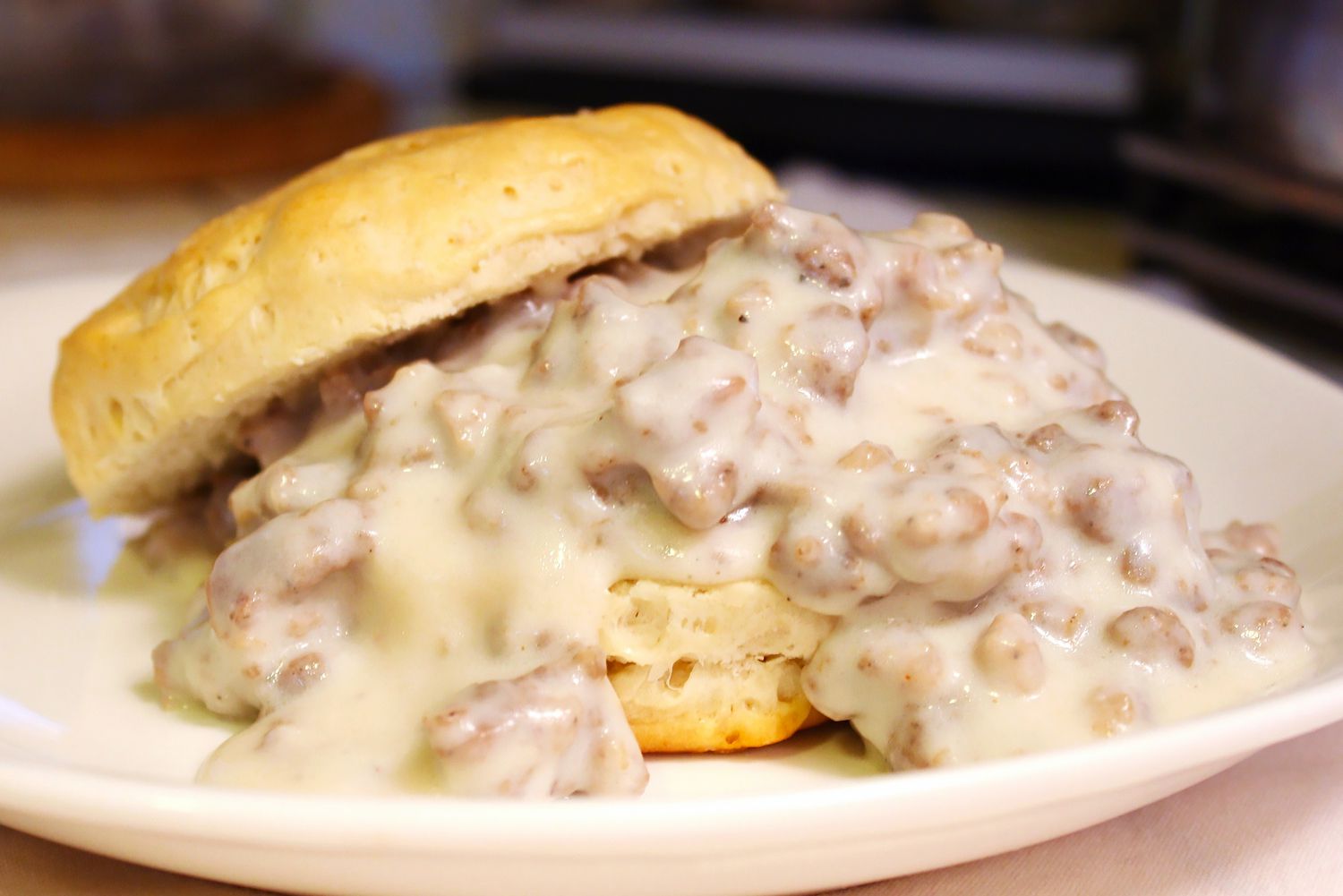 Easy Sausage Gravy and Biscuits Recipe