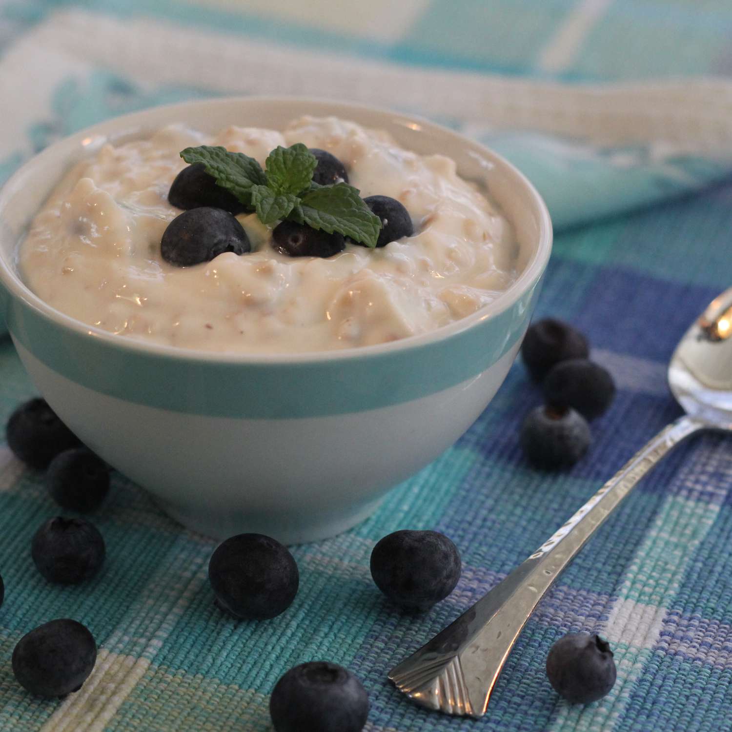 Overnight Steel-Cut Oats with Yogurt and Blueberries Recipe