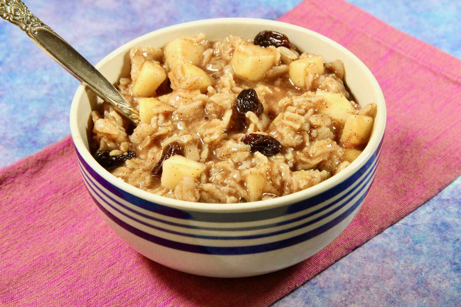 Creamy Apple Cinnamon Raisin Oatmeal Recipe