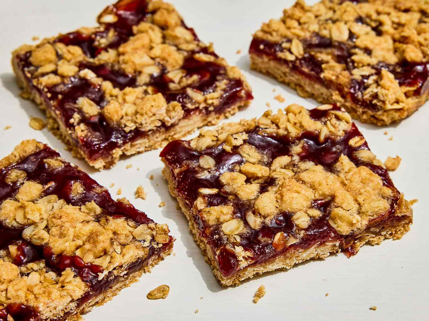 Delicious Raspberry Oatmeal Cookie Bars Recipe