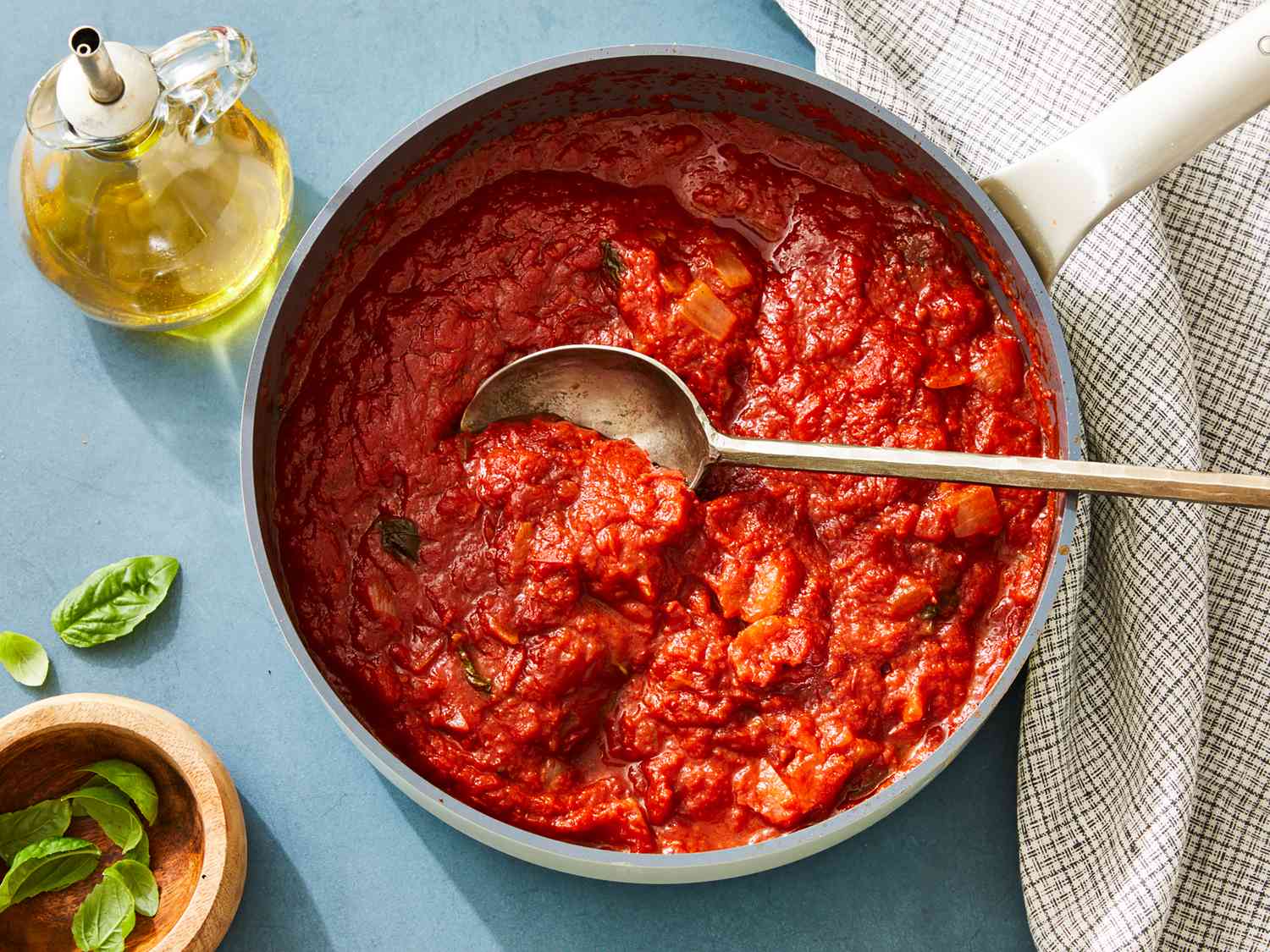 Sugo di Pomodoro (Authentic Italian Tomato Sauce) Recipe