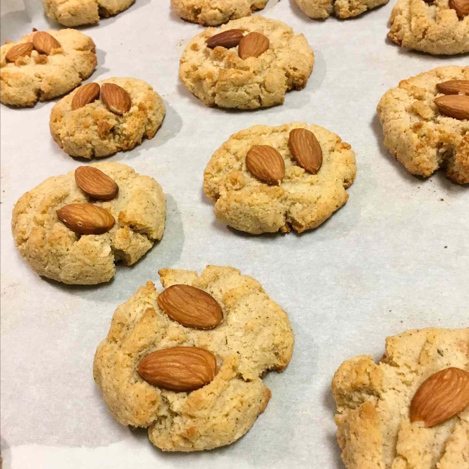 Low-Carb Almond Cinnamon Butter Cookies Recipe