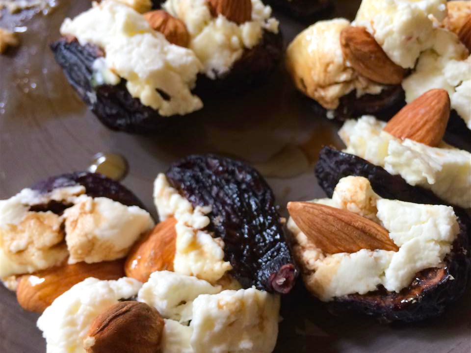 Elegant Fig Appetizers with Goat Cheese and Almonds Recipe