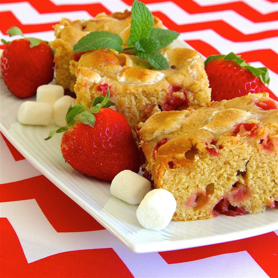 Strawberry-Marshmallow Blondies Recipe