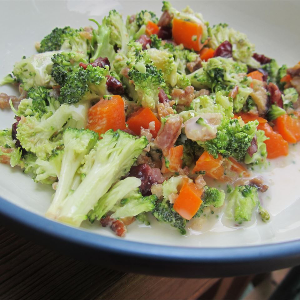 Sweet and Tangy Broccoli Salad Recipe