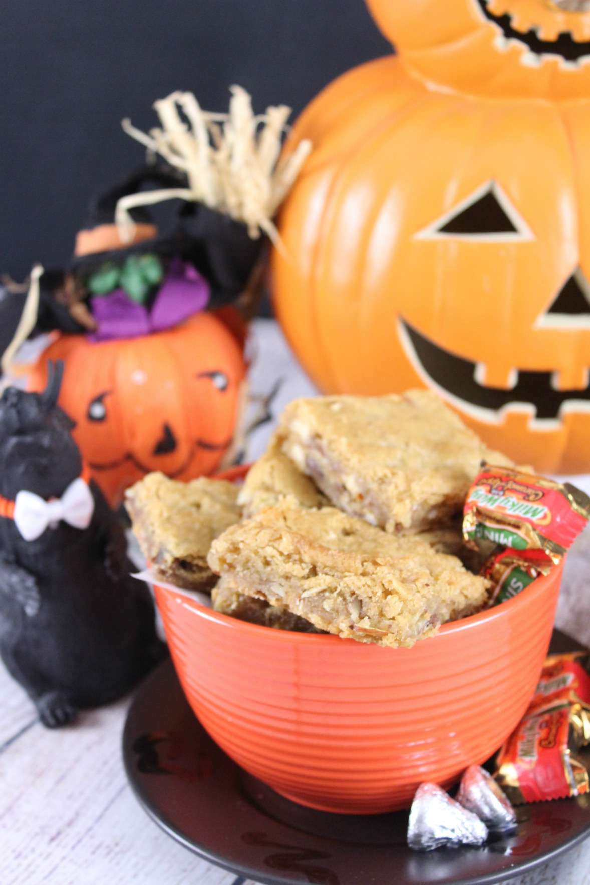 Halloween Candy Blondies Recipe