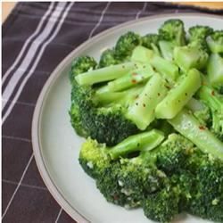 Easy Broccoli Salad Recipe