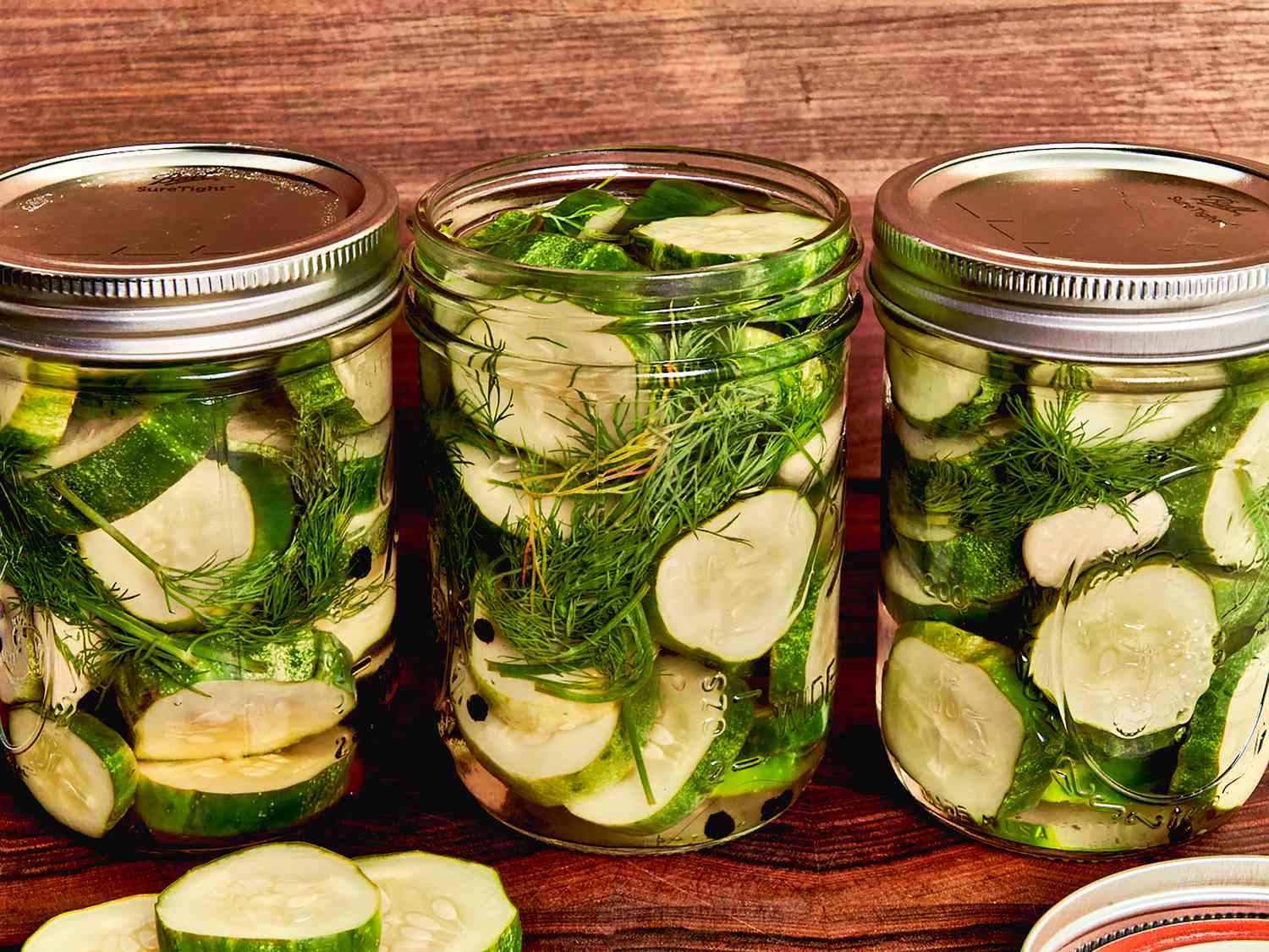 Crunchy Quick Refrigerator Dill Pickles Recipe