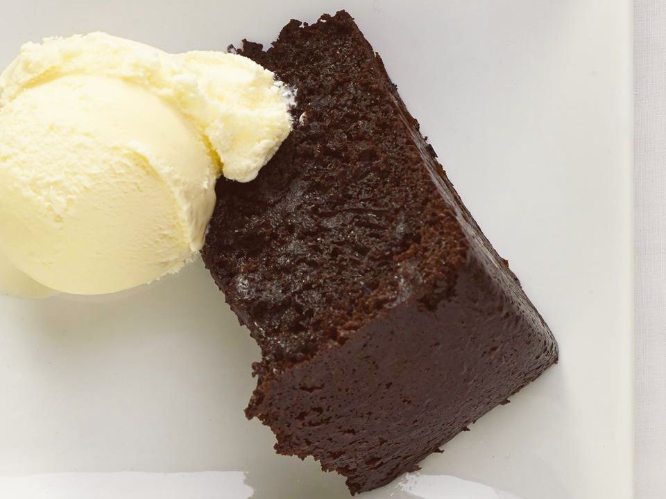 Amazing Slow Cooker Chocolate Cake Recipe