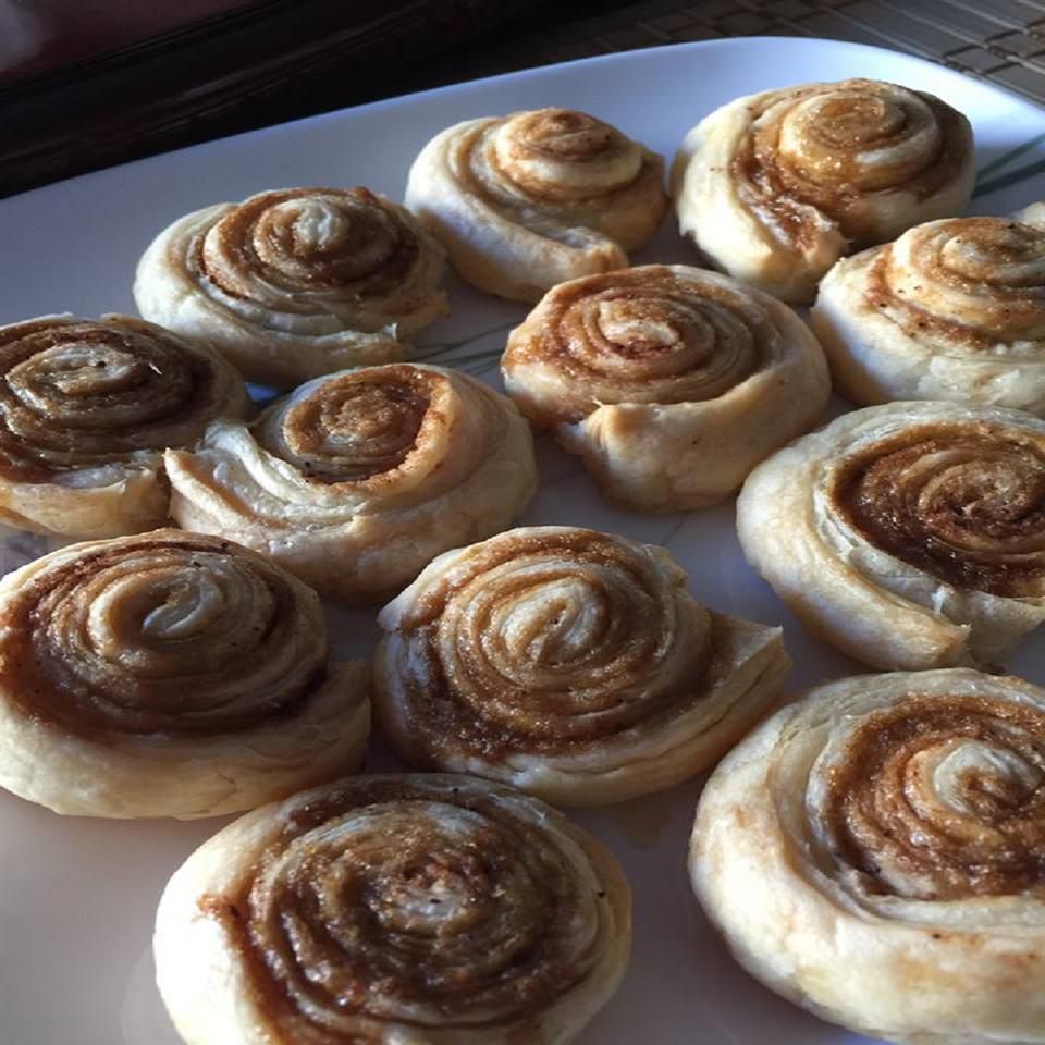 Simple Puff Pastry Cinnamon Rolls Recipe