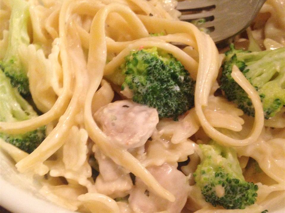 Easy Chicken and Broccoli Alfredo Recipe