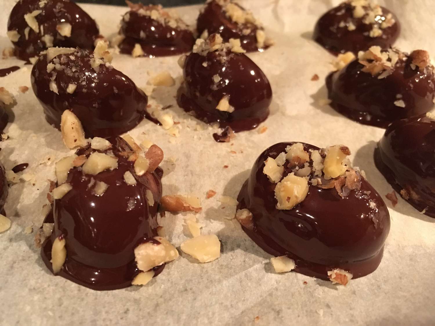 5-Ingredient Keto and Vegan Chocolate Almond Balls Recipe