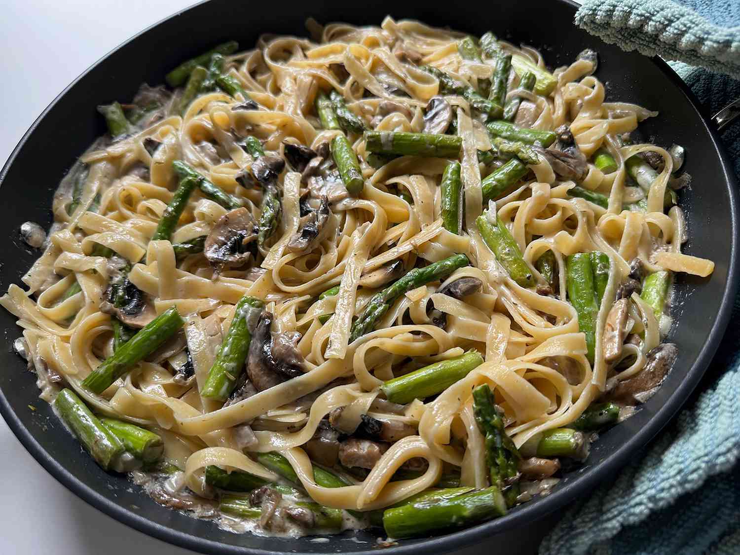 Creamy Asparagus and Mushroom Pasta Recipe