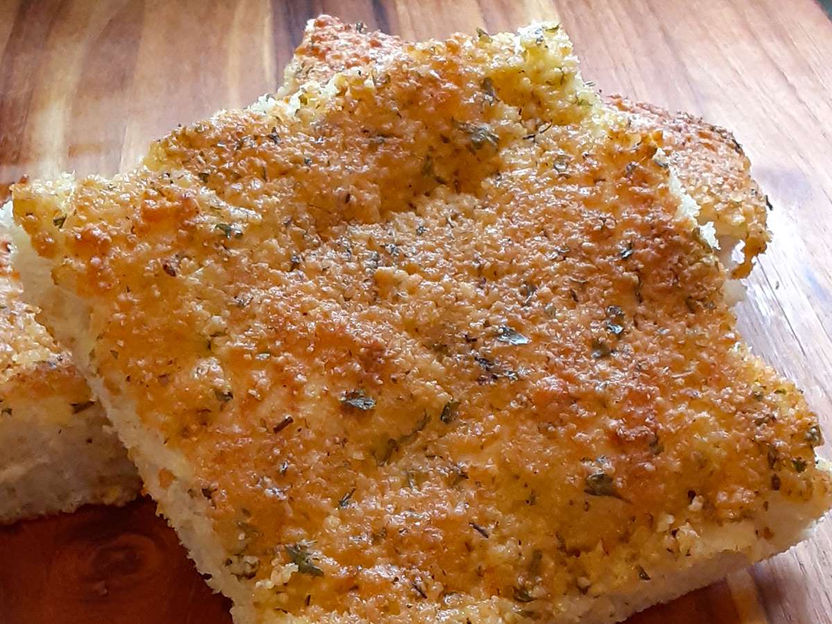 Deliciously Easy Garlic Herb Focaccia Recipe