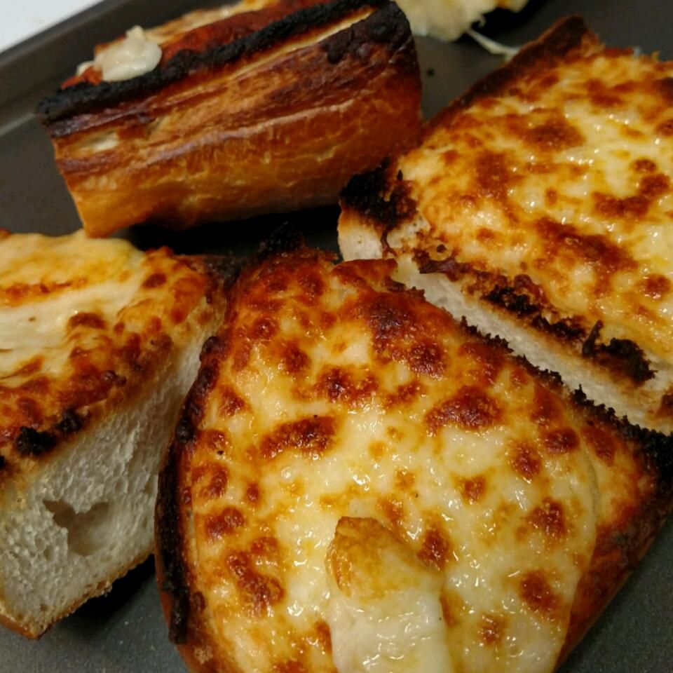 Stef's Super Cheesy Garlic Bread Recipe