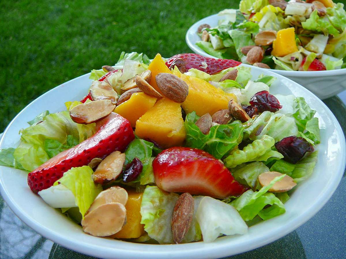 Strawberry Mango Mesclun Salad Recipe