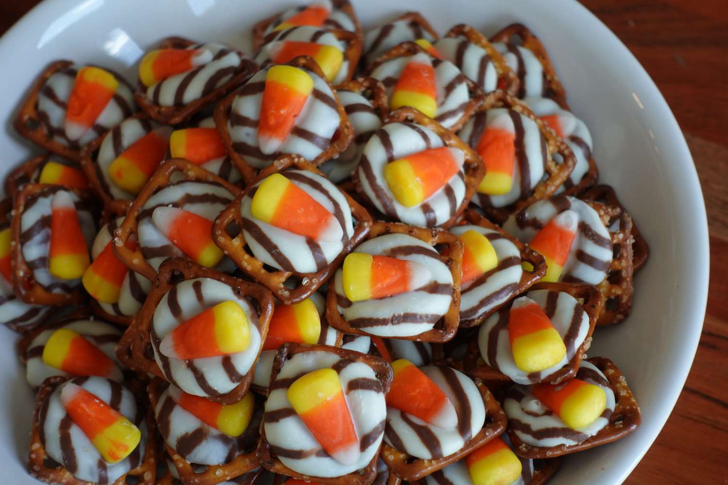 Chocolate-Candy Corn Pretzel Bites Recipe