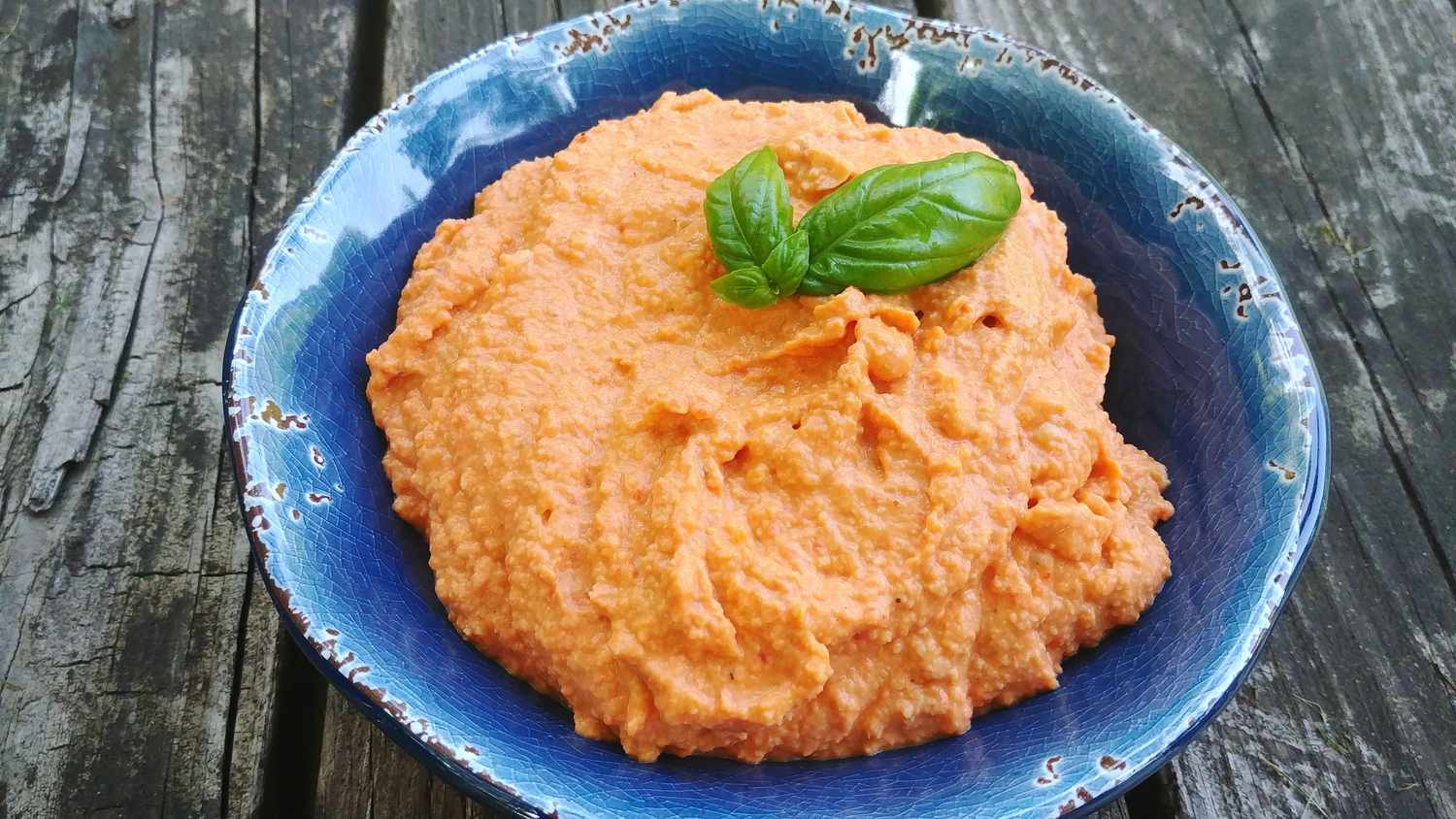 Easy Roasted Red Pepper Hummus Recipe