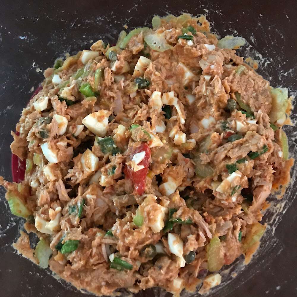 Spicy Tuna and Hummus Salad Recipe