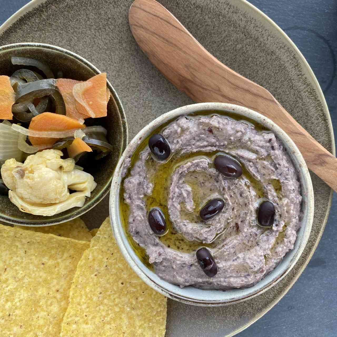 Easy Black Bean Hummus Recipe