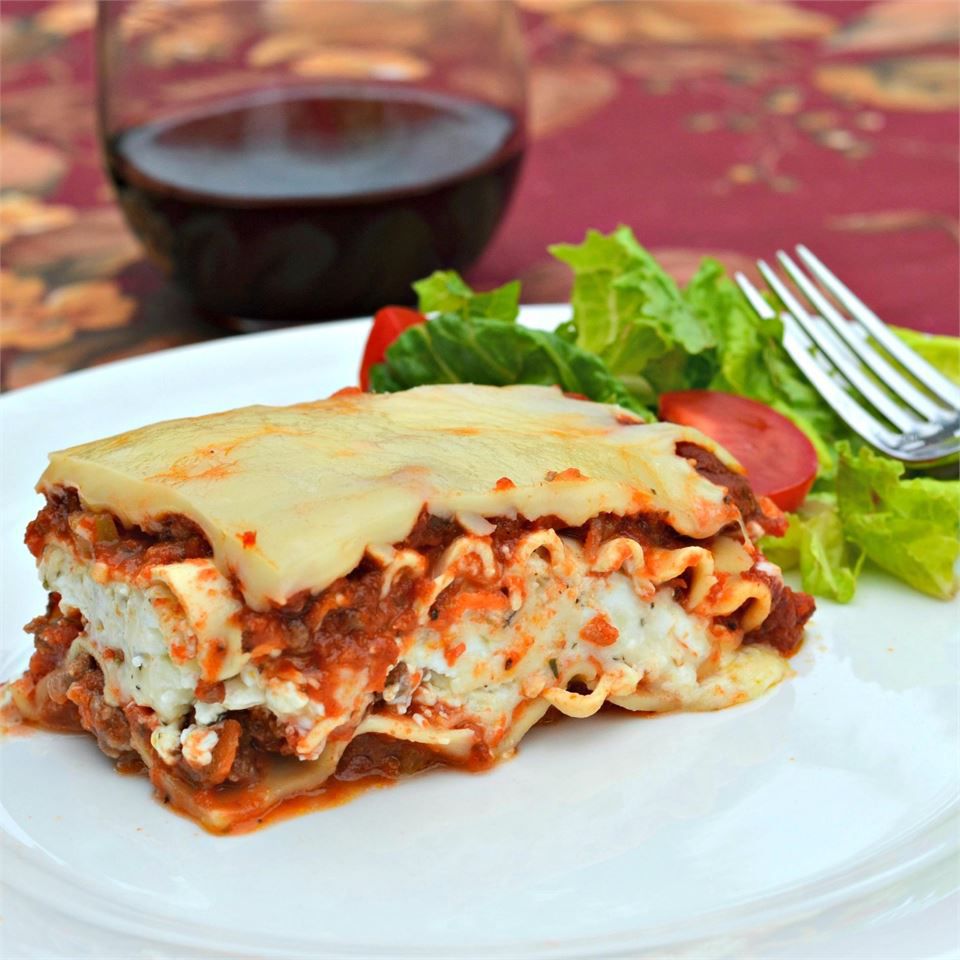 Classic and Simple Meat Lasagna Recipe