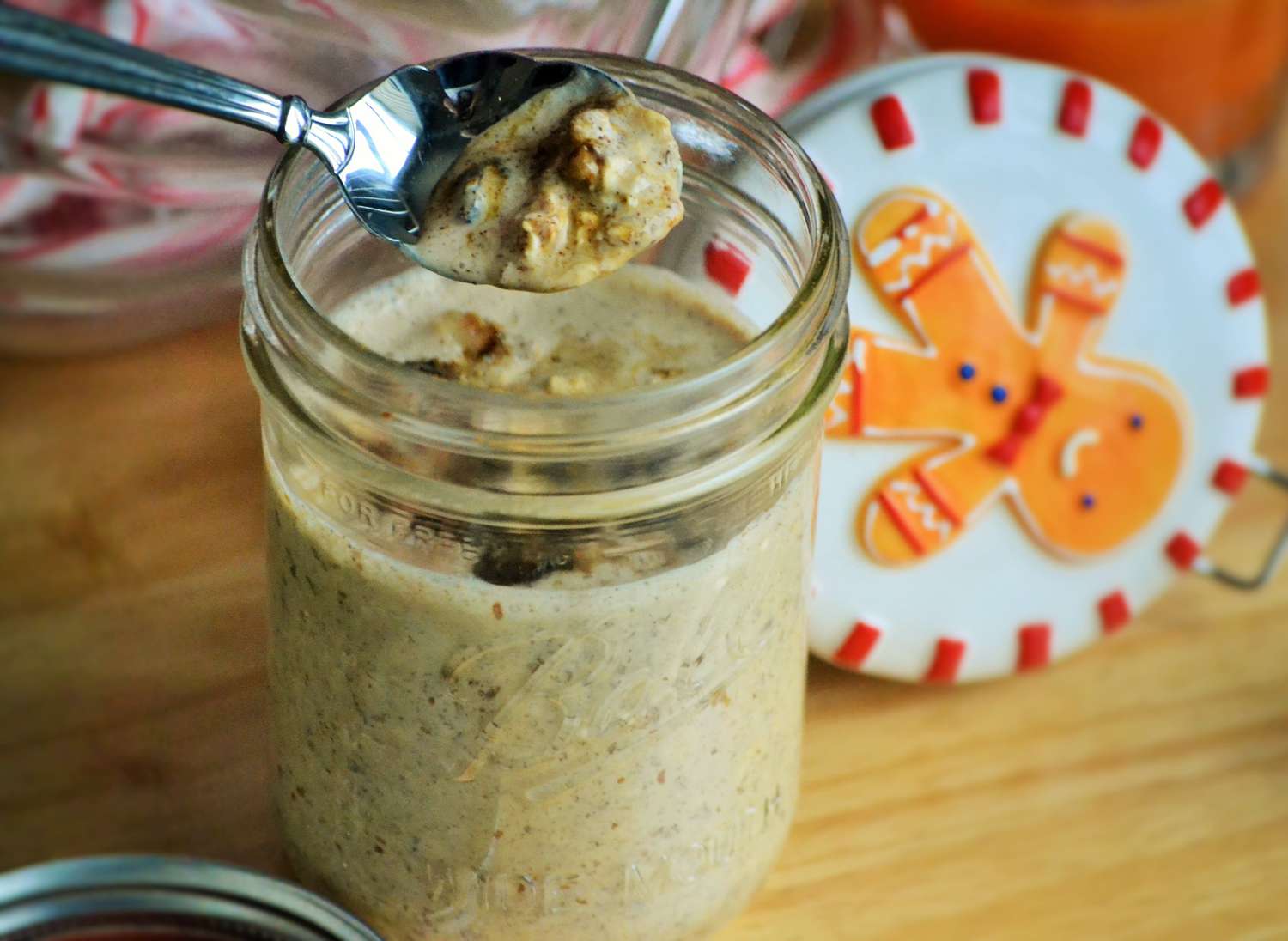 Spicy Gingerbread Overnight Oats Recipe