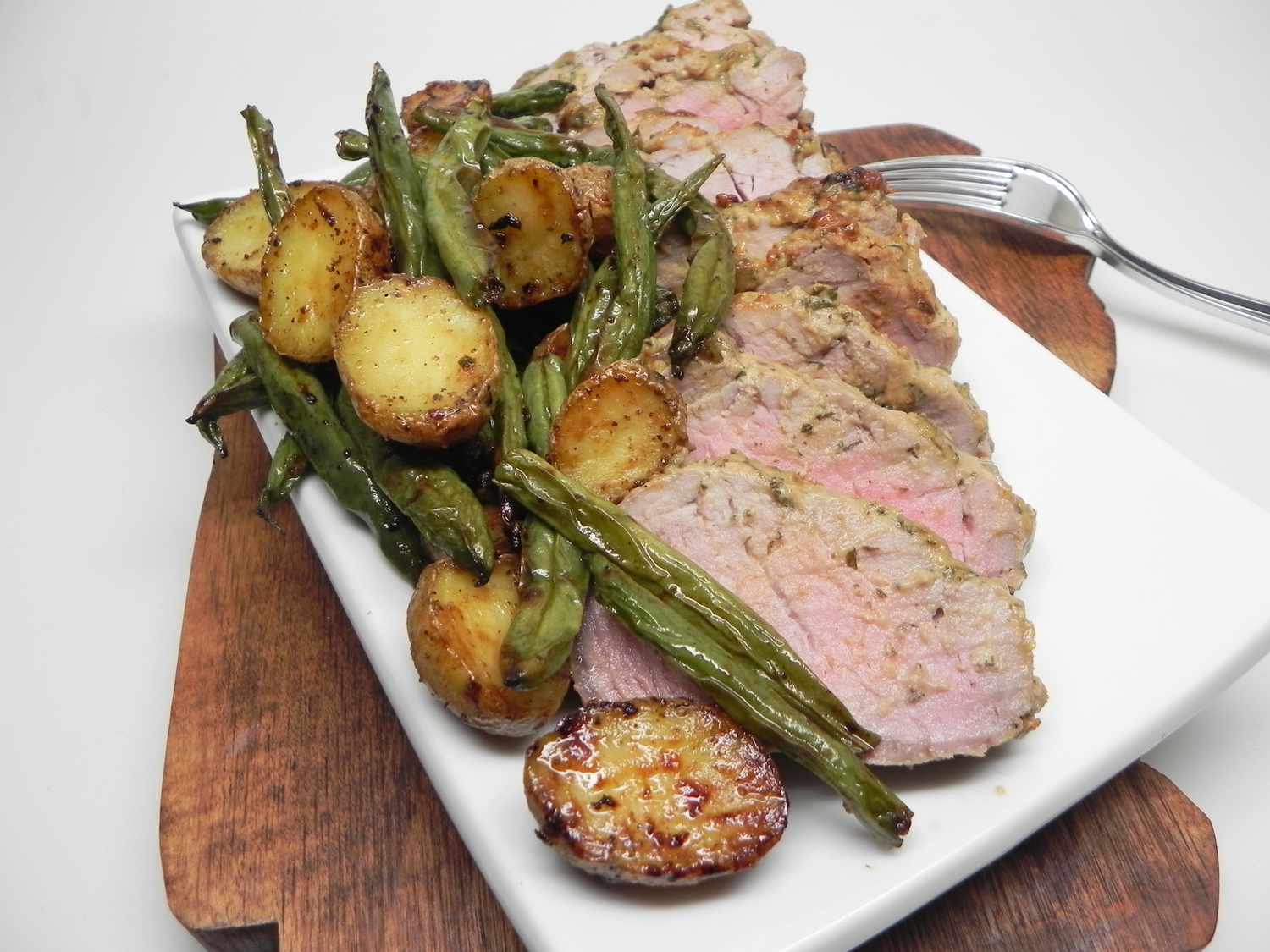 Air Fryer Mustard-Crusted Pork Tenderloin with Potatoes and Green Beans Recipe