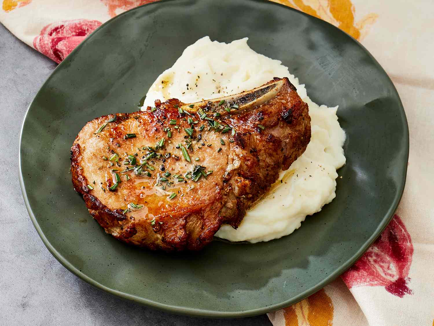 Cast Iron Pork Chops - The Secret to the Best Pork Chops Is Your Cast Iron Skillet